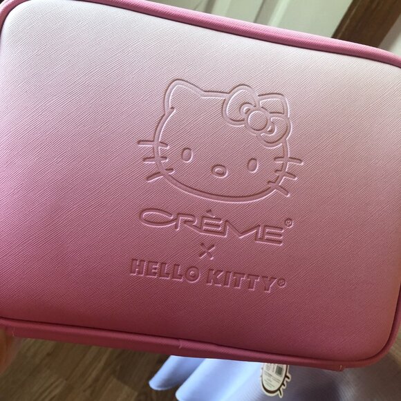 NWT  -  The Creme Shop x Hello Kitty Perfect Pink Travel Case - Picture 8 of 8